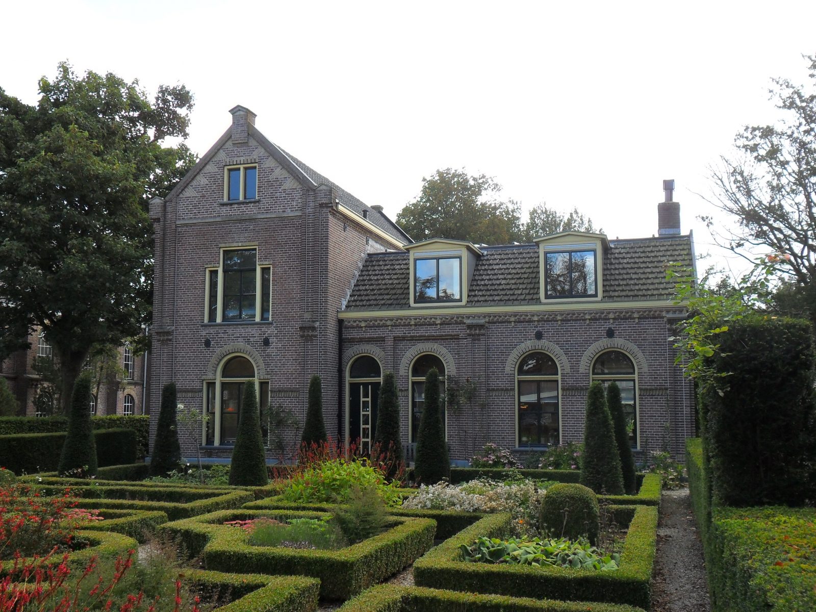 Pastorie naast de Ontmoetingskerk